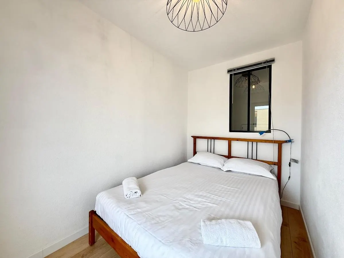 Apartment T2 Central Avec Terrasse - Residence - Vue Montagne Carqueiranne France