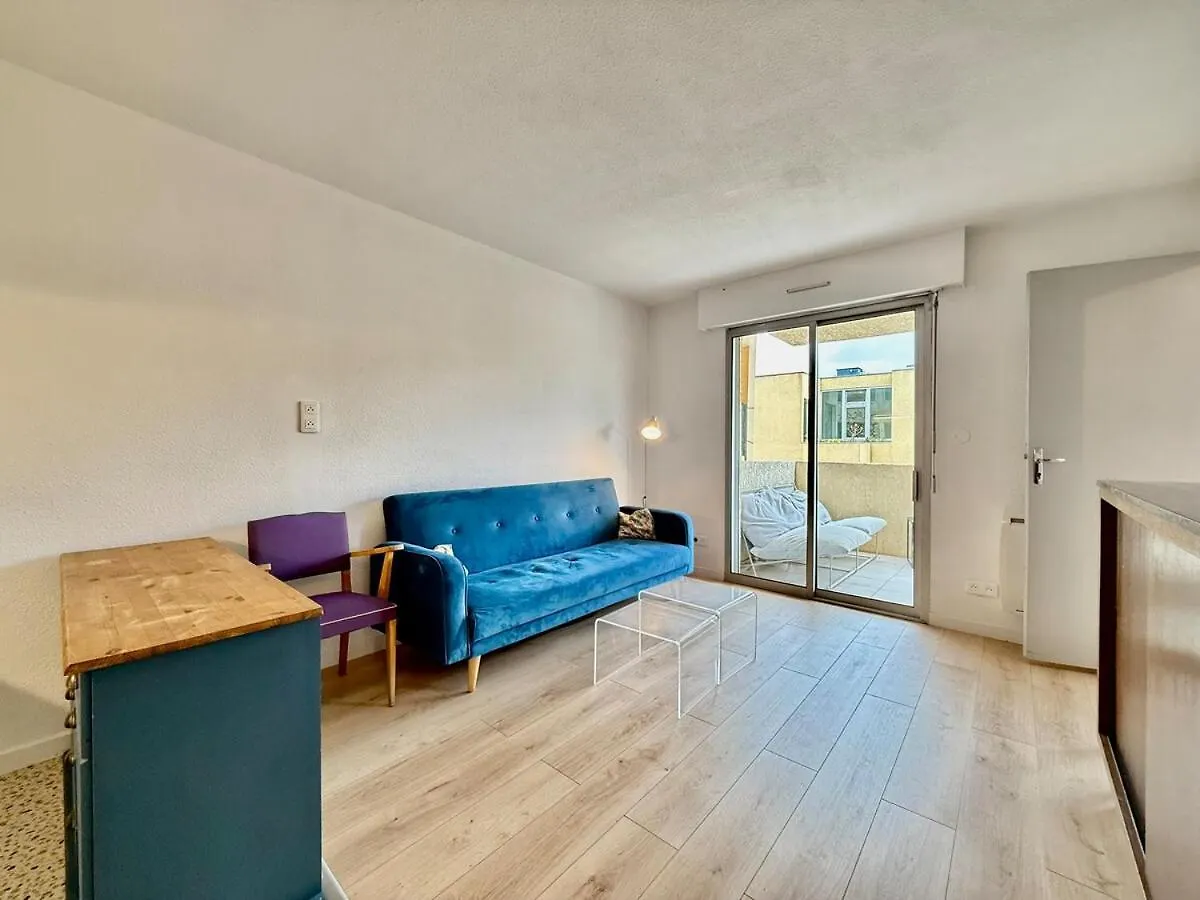 Apartment T2 Central Avec Terrasse - Residence - Vue Montagne Carqueiranne