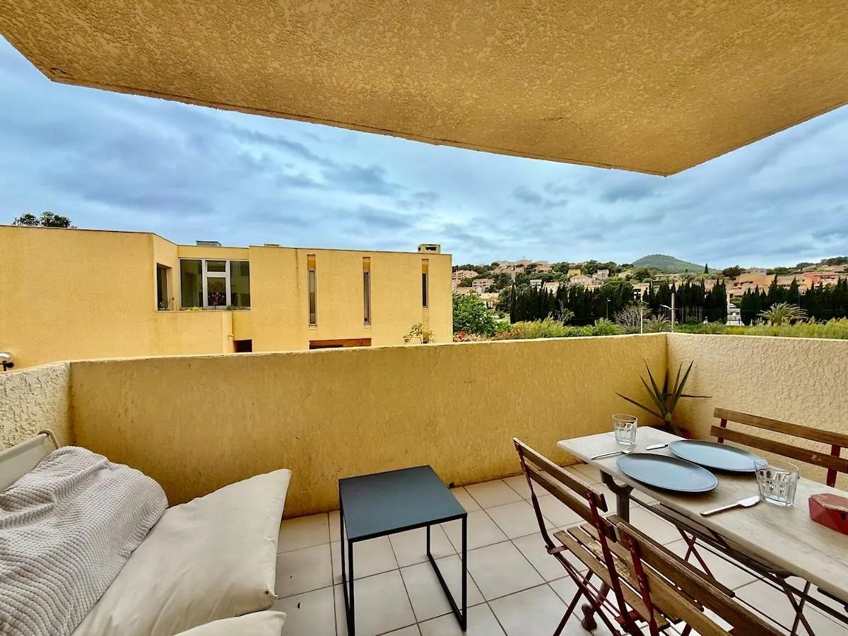 T2 Central Avec Terrasse - Residence - Vue Montagne Carqueiranne France