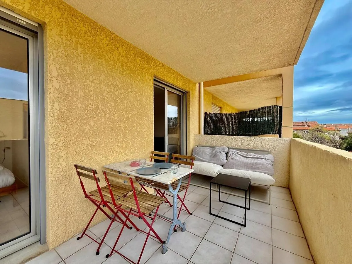 T2 Central Avec Terrasse - Residence - Vue Montagne Carqueiranne 0*,  France