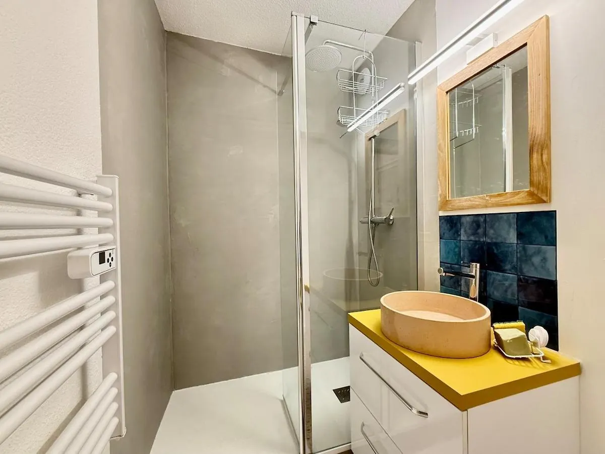 T2 Central Avec Terrasse - Residence - Vue Montagne Carqueiranne 0*,  France