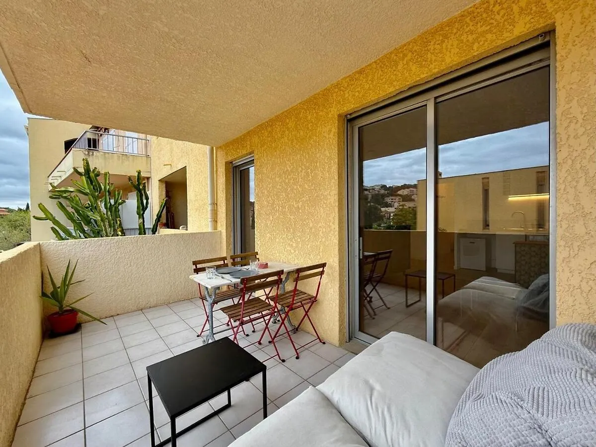 T2 Central Avec Terrasse - Residence - Vue Montagne Carqueiranne